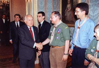 Il Presidente della Repubblica Oscar Luigi Scalfaro incontra l'ing. Giancarlo Lombardi, ministro della pubblica istruzione, con una delegazione del Contingente Italia della Federazione italiana dello scautismo