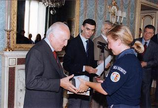 Il Presidente della Repubblica Oscar Luigi Scalfaro incontra l'ing. Giancarlo Lombardi, ministro della pubblica istruzione, con una delegazione del Contingente Italia della Federazione italiana dello scautismo