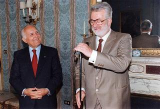 Il Presidente della Repubblica Oscar Luigi Scalfaro incontra l'ing. Giancarlo Lombardi, ministro della pubblica istruzione, con una delegazione del Contingente Italia della Federazione italiana dello scautismo