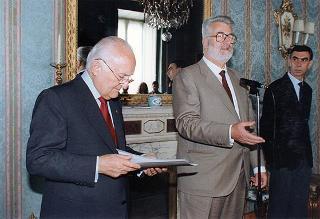 Il Presidente della Repubblica Oscar Luigi Scalfaro incontra l'ing. Giancarlo Lombardi, ministro della pubblica istruzione, con una delegazione del Contingente Italia della Federazione italiana dello scautismo