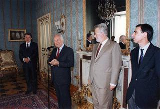 Il Presidente della Repubblica Oscar Luigi Scalfaro incontra l'ing. Giancarlo Lombardi, ministro della pubblica istruzione, con una delegazione del Contingente Italia della Federazione italiana dello scautismo