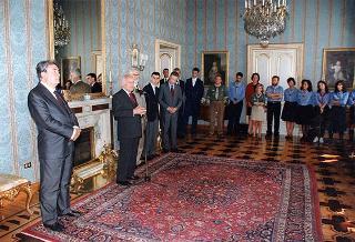 Il Presidente della Repubblica Oscar Luigi Scalfaro incontra l'ing. Giancarlo Lombardi, ministro della pubblica istruzione, con una delegazione del Contingente Italia della Federazione italiana dello scautismo