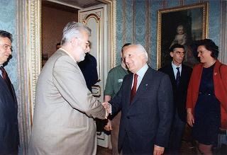 Il Presidente della Repubblica Oscar Luigi Scalfaro incontra l'ing. Giancarlo Lombardi, ministro della pubblica istruzione, con una delegazione del Contingente Italia della Federazione italiana dello scautismo