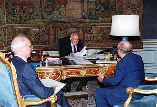 Il Presidente della Repubblica Oscar Luigi Scalfaro incontra il prof. Francesco Parrillo, presidente dell'Istituto per l'Enciclopedia della Banca e della Borsa