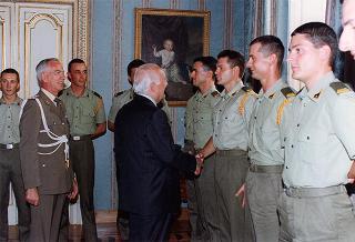 Delegazione di ufficiali e militari di truppa della Scuola di Artiglieria Contraerei dell'Esercito, in servizio di guardia d'onore al Palazzo del Quirinale