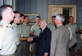 Delegazione di ufficiali e militari di truppa della Scuola di Artiglieria Contraerei dell'Esercito, in servizio di guardia d'onore al Palazzo del Quirinale