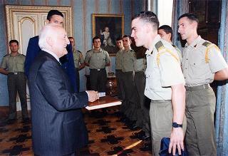 Delegazione di ufficiali e militari di truppa della Scuola di Artiglieria Contraerei dell'Esercito, in servizio di guardia d'onore al Palazzo del Quirinale
