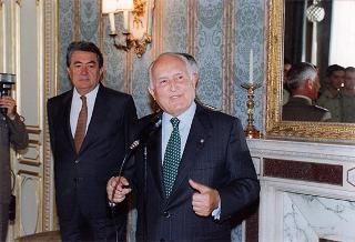 Delegazione di ufficiali e militari di truppa della Scuola di Artiglieria Contraerei dell'Esercito, in servizio di guardia d'onore al Palazzo del Quirinale