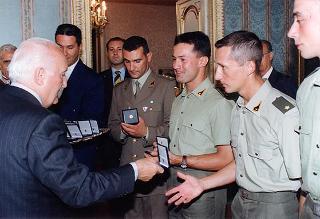 Delegazione di ufficiali e militari di truppa della Scuola di Artiglieria Contraerei dell'Esercito, in servizio di guardia d'onore al Palazzo del Quirinale