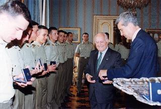 Delegazione di ufficiali e militari di truppa della Scuola di Artiglieria Contraerei dell'Esercito, in servizio di guardia d'onore al Palazzo del Quirinale