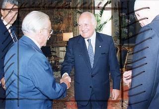 Gen. Giuseppe Ioli, presidente dell'Unione Nazionale Italiana Reduci Russia, con alcuni esponenti del sodalizio