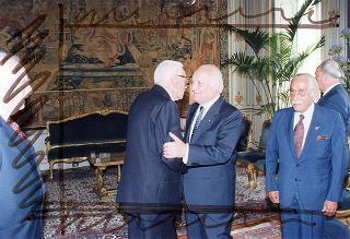 Gen. Giuseppe Ioli, presidente dell'Unione Nazionale Italiana Reduci Russia, con alcuni esponenti del sodalizio