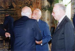 Gen. Giuseppe Ioli, presidente dell'Unione Nazionale Italiana Reduci Russia, con alcuni esponenti del sodalizio