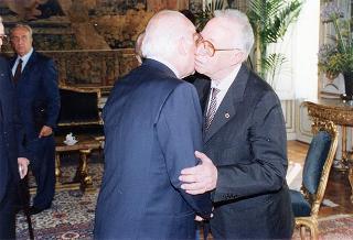 Gen. Giuseppe Ioli, presidente dell'Unione Nazionale Italiana Reduci Russia, con alcuni esponenti del sodalizio