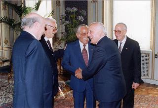 Gen. Giuseppe Ioli, presidente dell'Unione Nazionale Italiana Reduci Russia, con alcuni esponenti del sodalizio