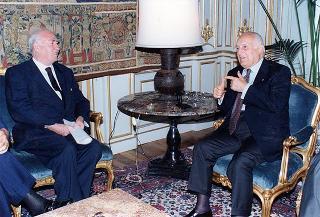 Il Presidente della Repubblica Oscar Luigi Scalfaro incontra il prof. Giorgio Salvini, ministro dell'università e della ricerca scientifica e tecnologica, con esponenti del mondo della ricerca e dell'università
