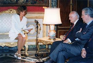 Il Presidente della Repubblica Oscar Luigi Scalfaro riceve Alessandra Guerra, presidente della Conferenza dei presidenti delle Regioni e delle Province Autonome, ed i componenti la Conferenza