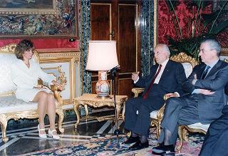 Il Presidente della Repubblica Oscar Luigi Scalfaro riceve Alessandra Guerra, presidente della Conferenza dei presidenti delle Regioni e delle Province Autonome, ed i componenti la Conferenza