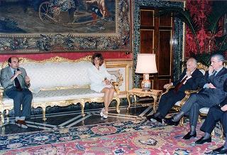 Il Presidente della Repubblica Oscar Luigi Scalfaro riceve Alessandra Guerra, presidente della Conferenza dei presidenti delle Regioni e delle Province Autonome, ed i componenti la Conferenza