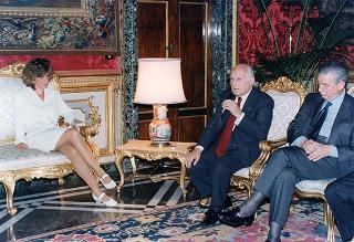 Il Presidente della Repubblica Oscar Luigi Scalfaro riceve Alessandra Guerra, presidente della Conferenza dei presidenti delle Regioni e delle Province Autonome, ed i componenti la Conferenza