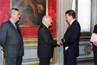 Il Presidente della Repubblica Oscar Luigi Scalfaro riceve Alessandra Guerra, presidente della Conferenza dei presidenti delle Regioni e delle Province Autonome, ed i componenti la Conferenza