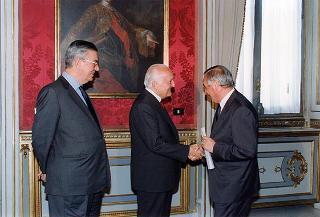 Il Presidente della Repubblica Oscar Luigi Scalfaro riceve Alessandra Guerra, presidente della Conferenza dei presidenti delle Regioni e delle Province Autonome, ed i componenti la Conferenza