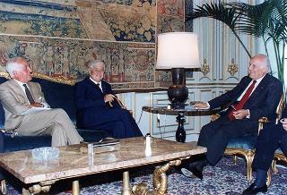 Il Presidente della Repubblica Oscar Luigi Scalfaro riceve in udienza il prof. Felice Ippolito con alcuni esponenti del Comitato italiano della Commissione internazionale Grandi Dighe