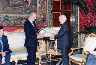 Il Presidente della Repubblica Oscar Luigi Scalfaro  com Enzo Iacopino, presidente dell'Associazione stampa parlamentare
