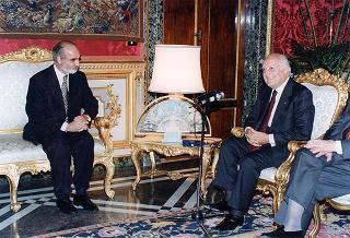 Il Presidente della Repubblica Oscar Luigi Scalfaro  com Enzo Iacopino, presidente dell'Associazione stampa parlamentare