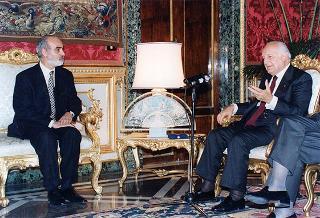 Il Presidente della Repubblica Oscar Luigi Scalfaro  com Enzo Iacopino, presidente dell'Associazione stampa parlamentare