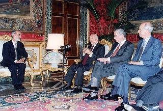Il Presidente della Repubblica Oscar Luigi Scalfaro  com Enzo Iacopino, presidente dell'Associazione stampa parlamentare