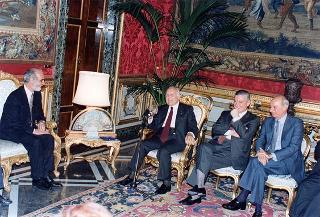 Il Presidente della Repubblica Oscar Luigi Scalfaro  com Enzo Iacopino, presidente dell'Associazione stampa parlamentare