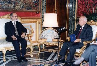 Il Presidente della Repubblica Oscar Luigi Scalfaro  com Enzo Iacopino, presidente dell'Associazione stampa parlamentare