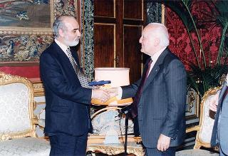 Il Presidente della Repubblica Oscar Luigi Scalfaro  com Enzo Iacopino, presidente dell'Associazione stampa parlamentare