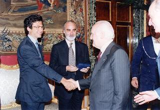 Il Presidente della Repubblica Oscar Luigi Scalfaro  com Enzo Iacopino, presidente dell'Associazione stampa parlamentare