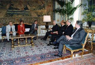 Il Presidente della Repubblica Oscar Luigi Scalfaro riceve la visita di una delegazione di parlamentari che hanno recentemente effettuato un viaggio in Cambogia