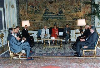 Il Presidente della Repubblica Oscar Luigi Scalfaro riceve la visita di una delegazione di parlamentari che hanno recentemente effettuato un viaggio in Cambogia