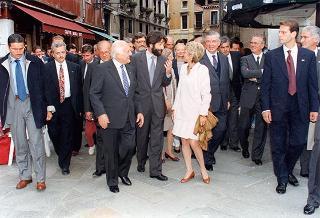 Intervento del Presidente della Repubblica a Venezia per assistere alla Regata Storica e alla proiezione del film "Par-dela les nuages", presentato nell'ambito della 52^ Mostra internazionale d'arte cinematografica