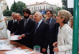 Intervento del Presidente della Repubblica a Venezia per assistere alla Regata Storica e alla proiezione del film "Par-dela les nuages", presentato nell'ambito della 52^ Mostra internazionale d'arte cinematografica