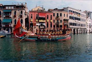 Intervento del Presidente della Repubblica a Venezia per assistere alla Regata Storica e alla proiezione del film "Par-dela les nuages", presentato nell'ambito della 52^ Mostra internazionale d'arte cinematografica