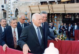 Intervento del Presidente della Repubblica a Venezia per assistere alla Regata Storica e alla proiezione del film "Par-dela les nuages", presentato nell'ambito della 52^ Mostra internazionale d'arte cinematografica