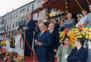 Intervento del Presidente della Repubblica a Venezia per assistere alla Regata Storica e alla proiezione del film "Par-dela les nuages", presentato nell'ambito della 52^ Mostra internazionale d'arte cinematografica
