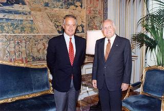 Il Presidente della Repubblica Oscar Luigi Scalfaro riceve la visita di congedo del prof. Antonio Baldassarre, presidente della Corte Costituzionale