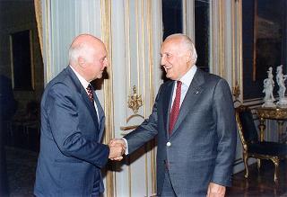 Il Presidente della Repubblica Oscar Luigi Scalfaro riceve la visita del prof. Vincenzo Caianiello, nuovo presidente della Corte Costituzionale