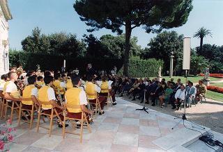 Giovani componenti il concerto bandistico "I ragazzi di Don Bosco" e successiva colazione