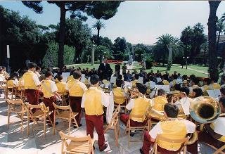 Giovani componenti il concerto bandistico "I ragazzi di Don Bosco" e successiva colazione