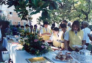 Giovani componenti il concerto bandistico "I ragazzi di Don Bosco" e successiva colazione