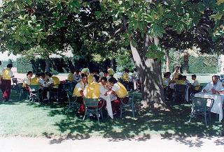 Giovani componenti il concerto bandistico "I ragazzi di Don Bosco" e successiva colazione