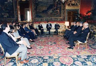 Incontro del Presidente della Repubblica Oscar Luigi Scalfaro con l'on. avv. Angelo Bernassola, presidente del Centro esperienze internazionali, e una delegazione dei funzionari italiani che prestano servizio presso le Organizzazioni internazionali