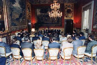 Incontro del Presidente della Repubblica Oscar Luigi Scalfaro con l'on. avv. Angelo Bernassola, presidente del Centro esperienze internazionali, e una delegazione dei funzionari italiani che prestano servizio presso le Organizzazioni internazionali